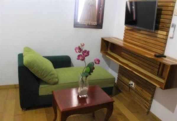 Puri Minggiran Guesthouse Yogya Джокьякарта Экстерьер фото