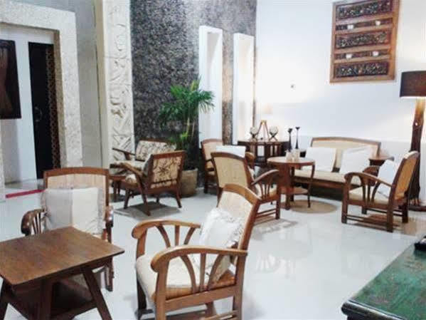Puri Minggiran Guesthouse Yogya Джокьякарта Экстерьер фото